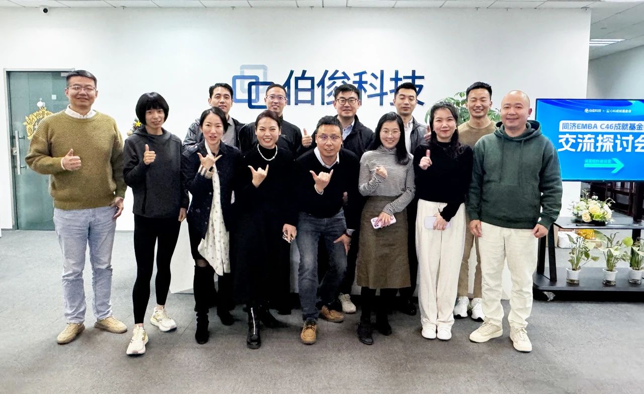 GOPAYǮ���ٷ���վxͬ��EMBAحAI��Ь����˫̼����Ȧ�󿧸�����ײ